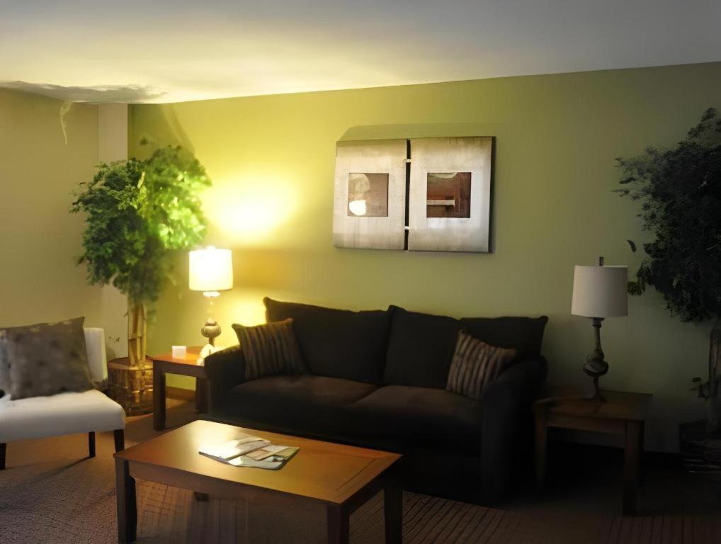 Garden Plaza Hotel Saddle Brook Exterior photo