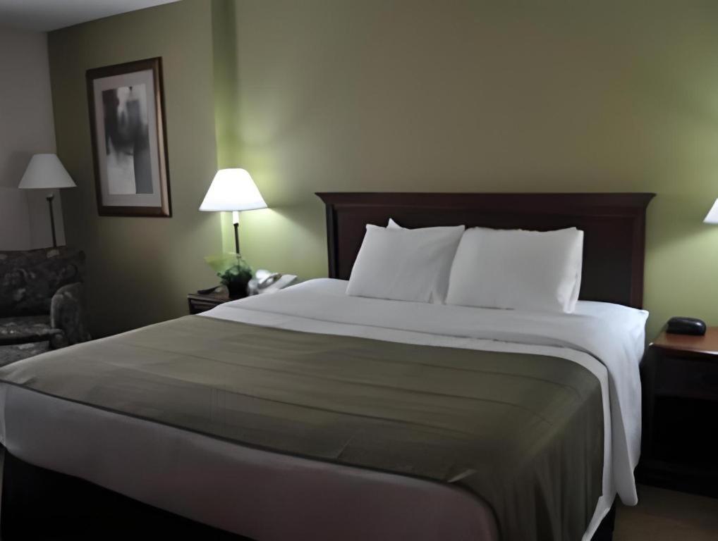 Garden Plaza Hotel Saddle Brook Exterior photo