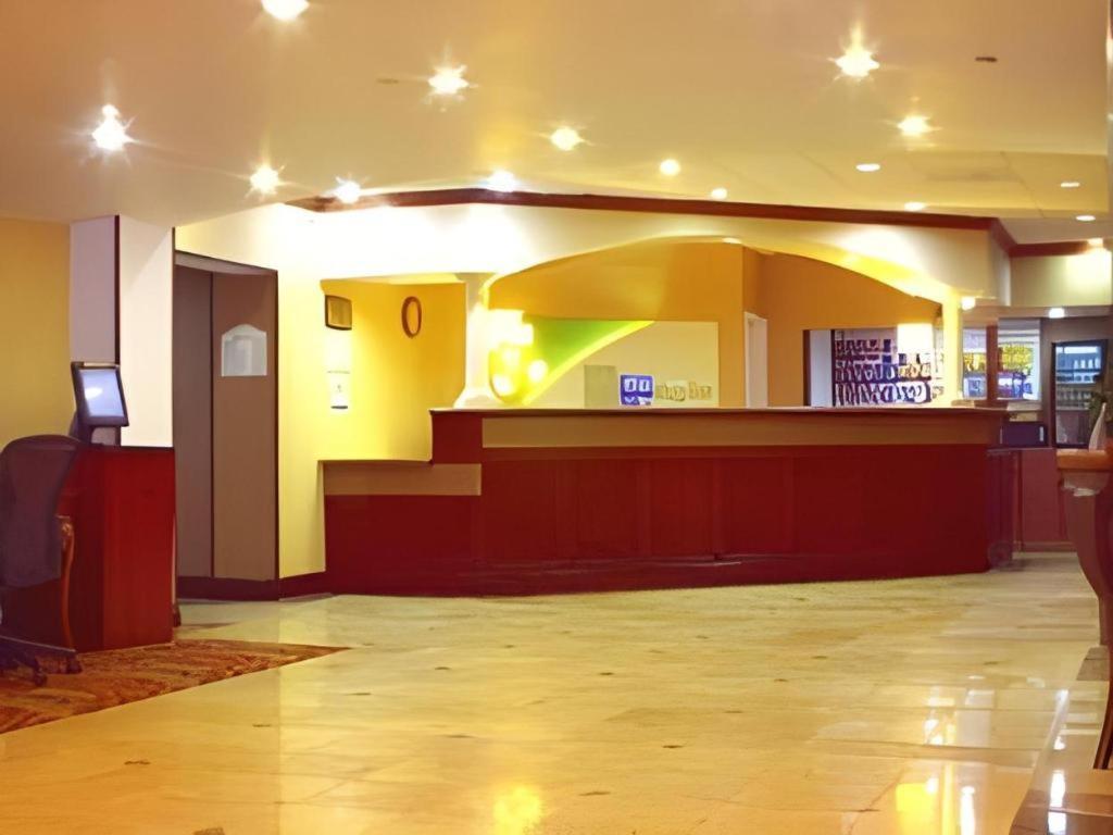 Garden Plaza Hotel Saddle Brook Exterior photo