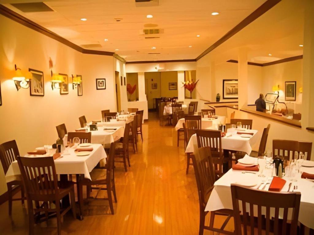 Garden Plaza Hotel Saddle Brook Exterior photo