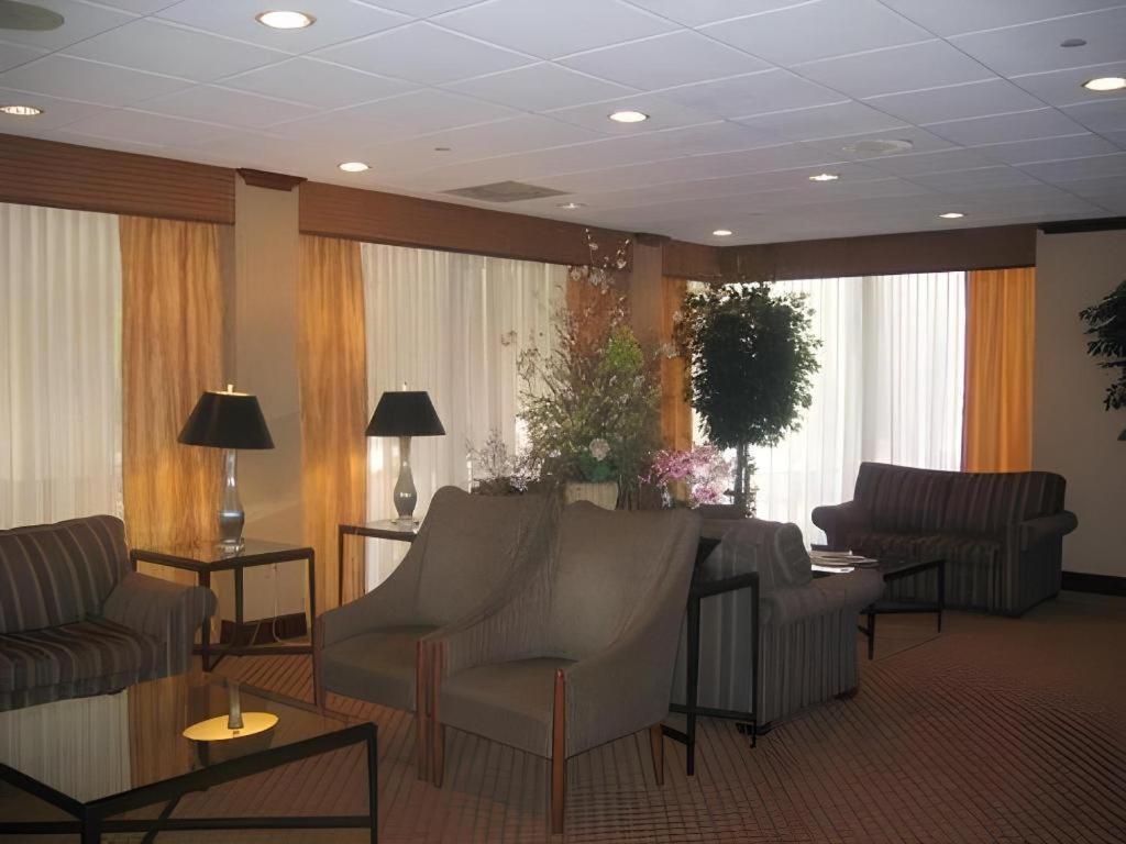 Garden Plaza Hotel Saddle Brook Exterior photo