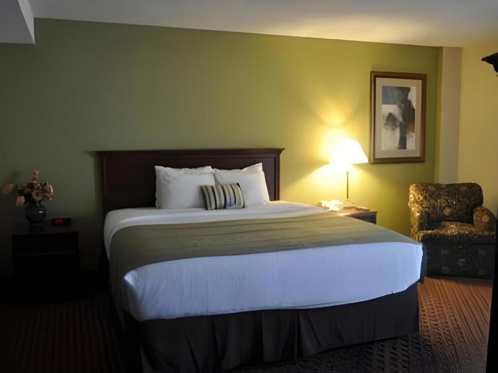 Garden Plaza Hotel Saddle Brook Exterior photo