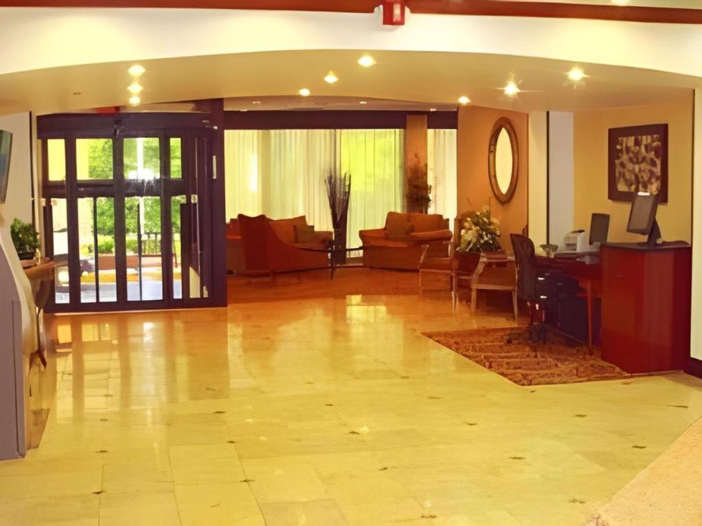 Garden Plaza Hotel Saddle Brook Exterior photo