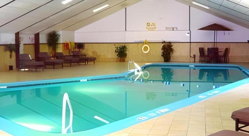 Garden Plaza Hotel Saddle Brook Exterior photo