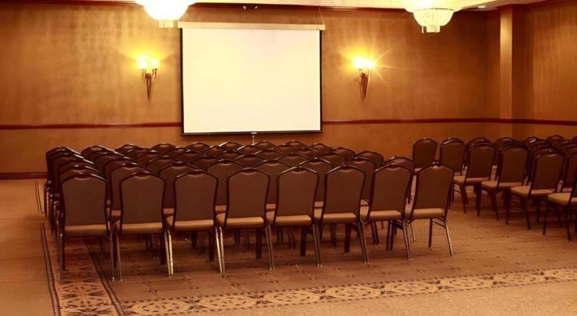 Garden Plaza Hotel Saddle Brook Exterior photo
