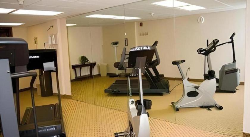 Garden Plaza Hotel Saddle Brook Exterior photo