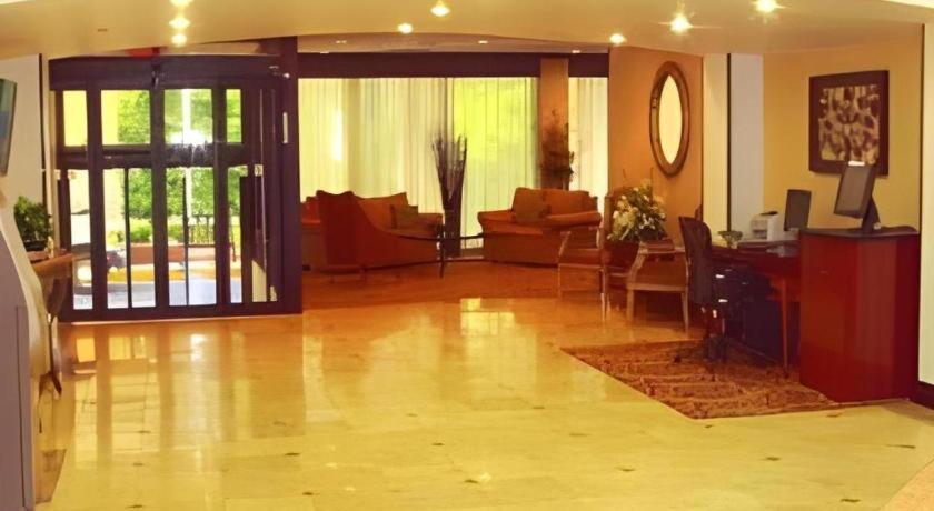Garden Plaza Hotel Saddle Brook Exterior photo