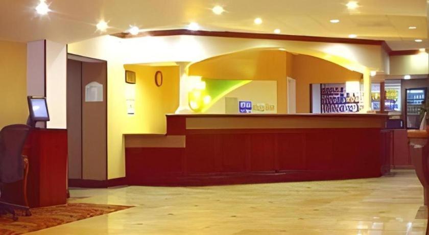 Garden Plaza Hotel Saddle Brook Exterior photo