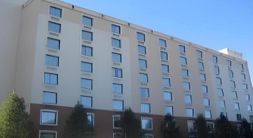 Garden Plaza Hotel Saddle Brook Exterior photo