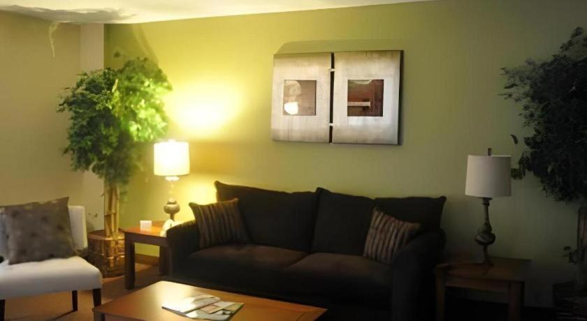 Garden Plaza Hotel Saddle Brook Exterior photo