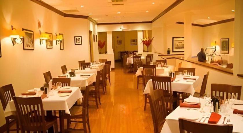 Garden Plaza Hotel Saddle Brook Exterior photo