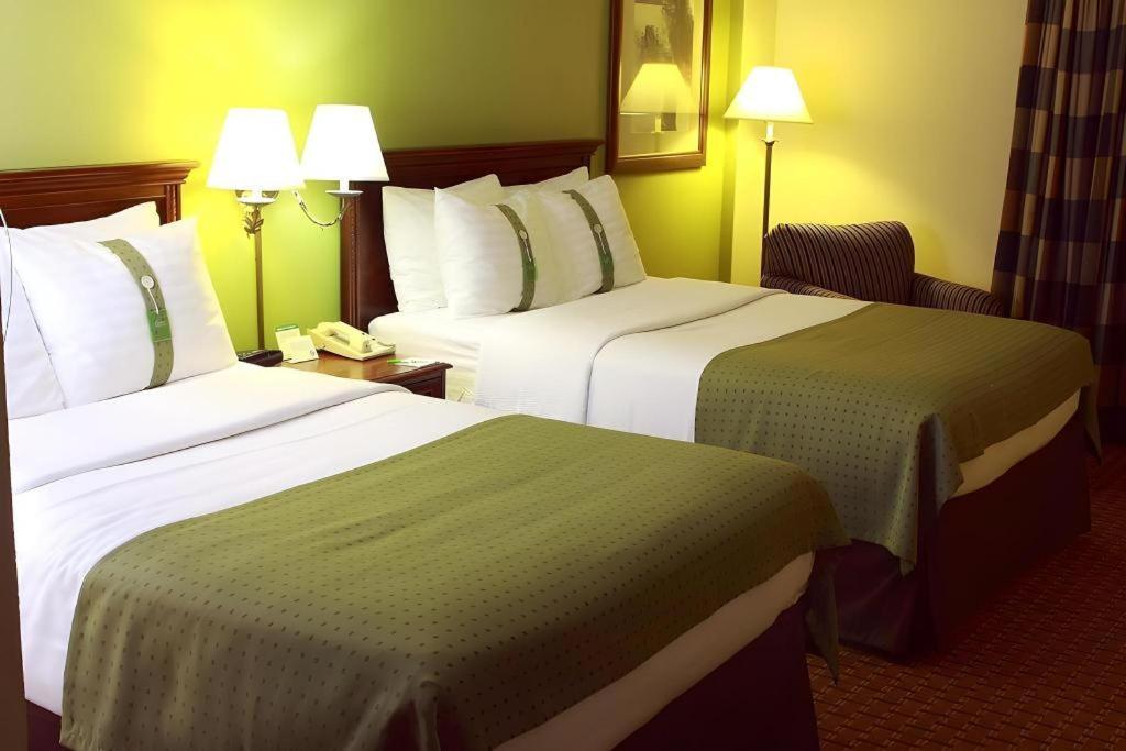 Garden Plaza Hotel Saddle Brook Exterior photo