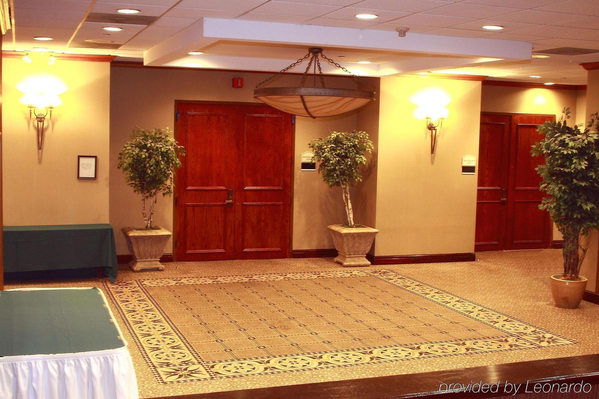 Garden Plaza Hotel Saddle Brook Interior photo