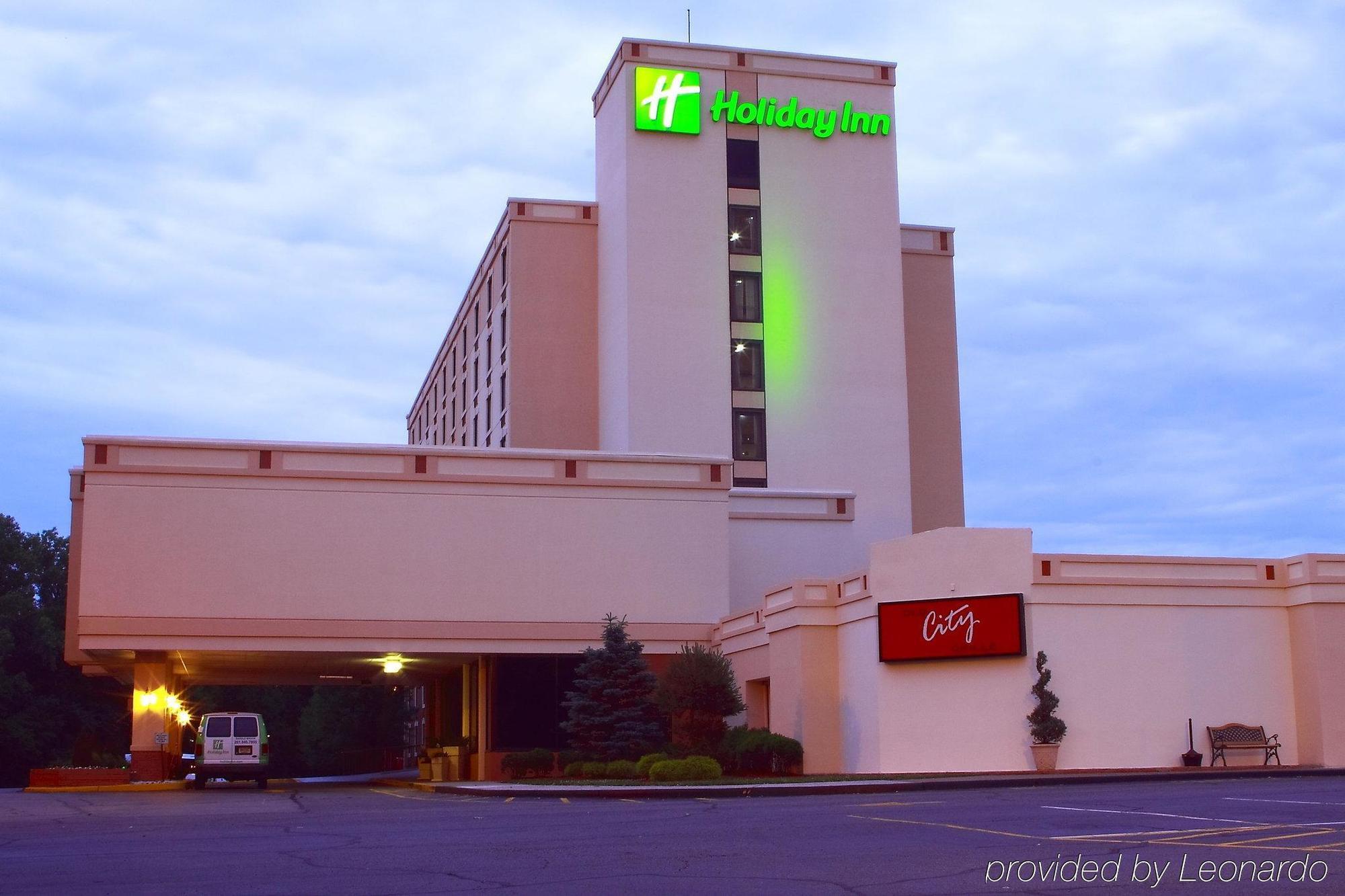Garden Plaza Hotel Saddle Brook Exterior photo
