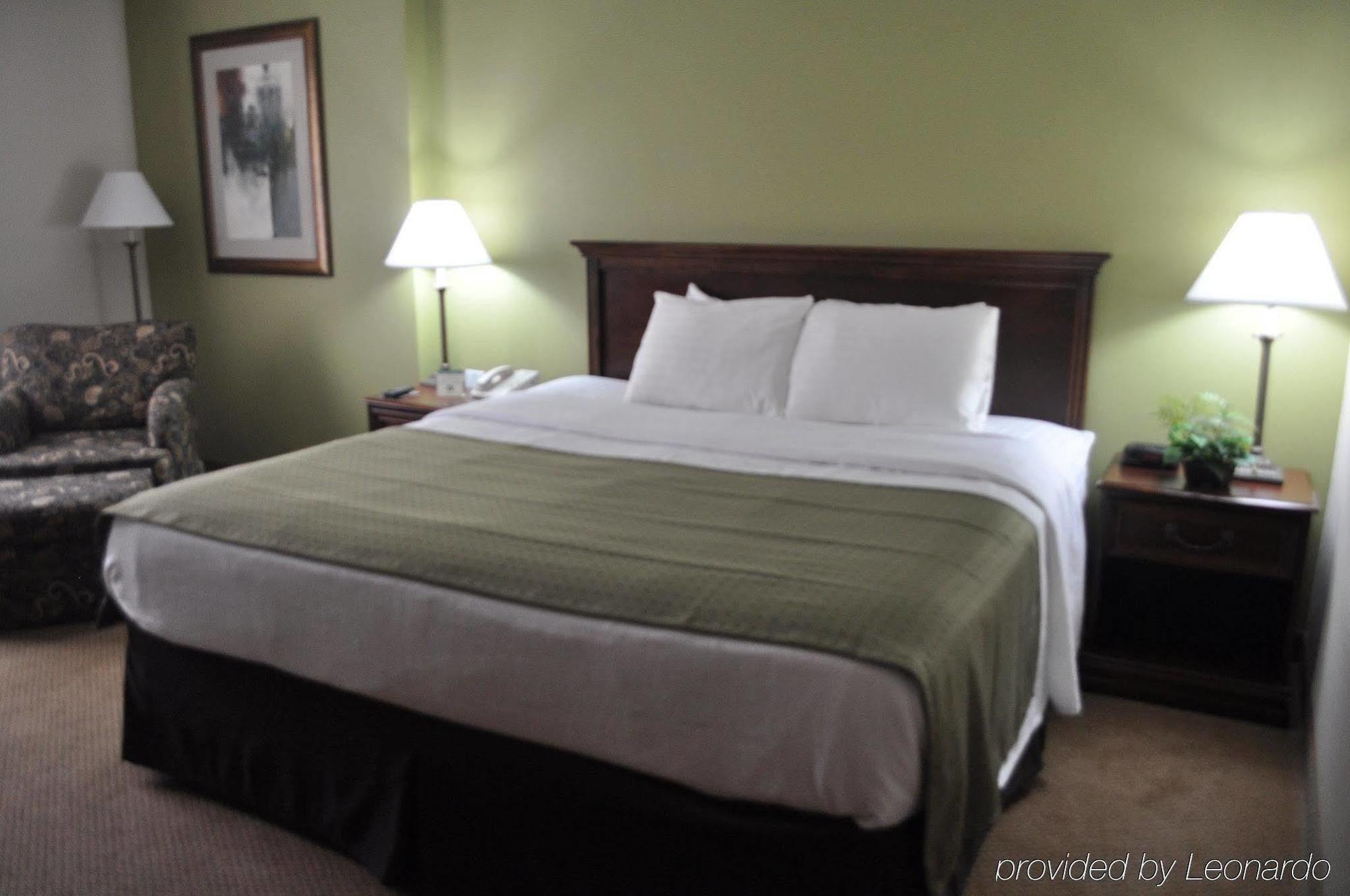 Garden Plaza Hotel Saddle Brook Exterior photo