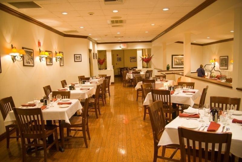 Garden Plaza Hotel Saddle Brook Restaurant photo